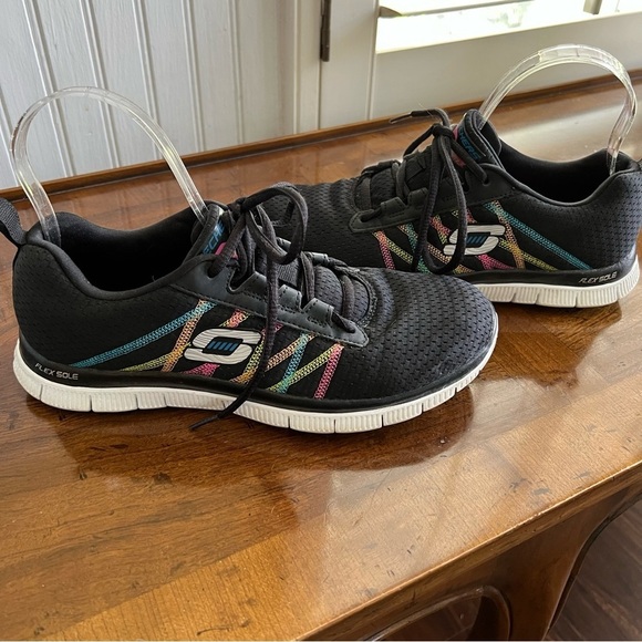 Skechers women’s 8.5 Memory foam lightweight sneakers - Picture 1 of 4